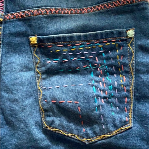 Shorts - Picture 6 of 7